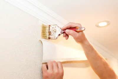 Pose de papier peint aux Estables — revêtements muraux et toiles de verre